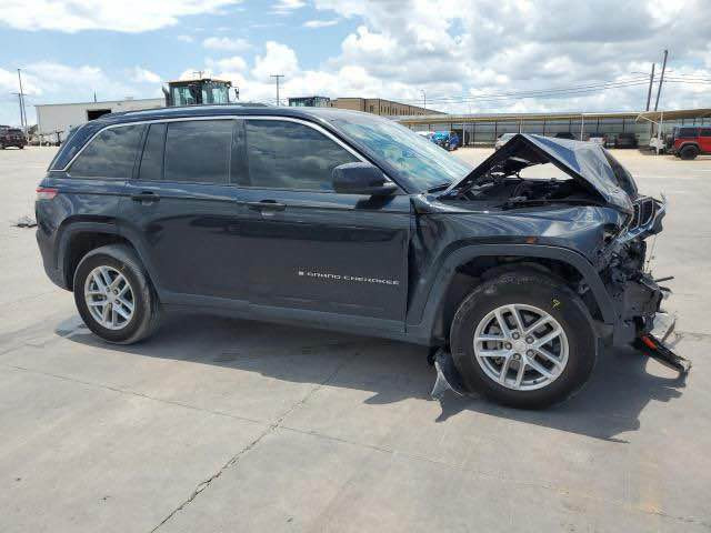 سلام عليكم 
جيب شكل الجديد 
موديل 2023
ظرر  بونيد وجاملغ بدون دواخل بدون ايرباك 
رقم بغداد بسمي 
مواصفات لمتد معروفه 
5 راكب
ماشيه 67 كيلو 
4/4 
مكاني بغداد شارع فلسطين 
سعرهه 290 $ بي مجال بسيط
 الاستفسار *********** بغداد, العراق
