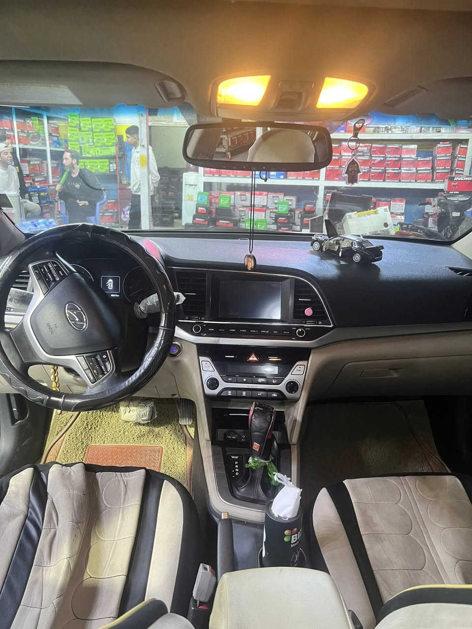 سلام عليكم
النترا 2018 وارد امريكي كلين داخله 2020
فول مواصفات فتحه بصمه رادارت 
كشنات جلد بلادي 
ماشي 85 كير مكينه حداديه تايرات مكفولات تبريد ثلج 
بيه طخه بلجطه بلعراق وبدلت جنطه بلاديه جنطتها موجوده 
السعر 137وبيها مجال بسيط سياره مال جني على ايدي مابيها اي نقص 
*********** بغداد
