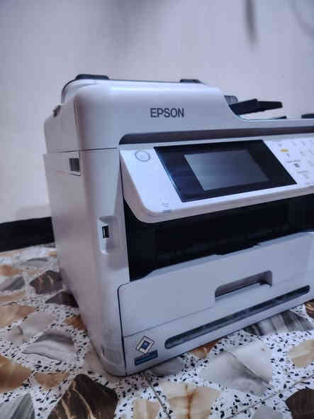 السلام عليكم
طابعة ابسون اندونسية فول مواصفات للبيع 
جديدة استخدام شهر واحد فقط 
السعر 550 الف وبيه مجال 
***********
***********
