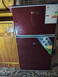 للبيع ثلاجه شرط النظافه 100%% وعربانه مال اطفال جديده  السعر 140 الف و...