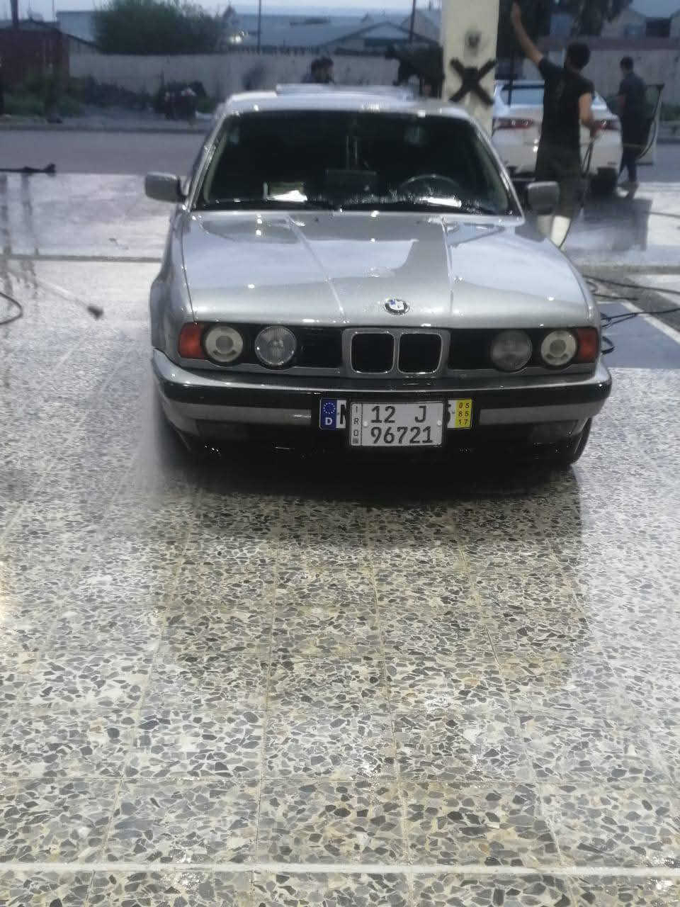 سلام عليكم بي ام للبيع 535 رقم نينوى بسمي موديل 1991 مكينه وكير شرط طخم امامي خلفي جديد طخم تايات جديد باتري جديد داخل جديد سقف وارضيه مخلف جديد سعر 52وبيه مجال للتواصل اتصال بل رقم *********** وبي واتساب
