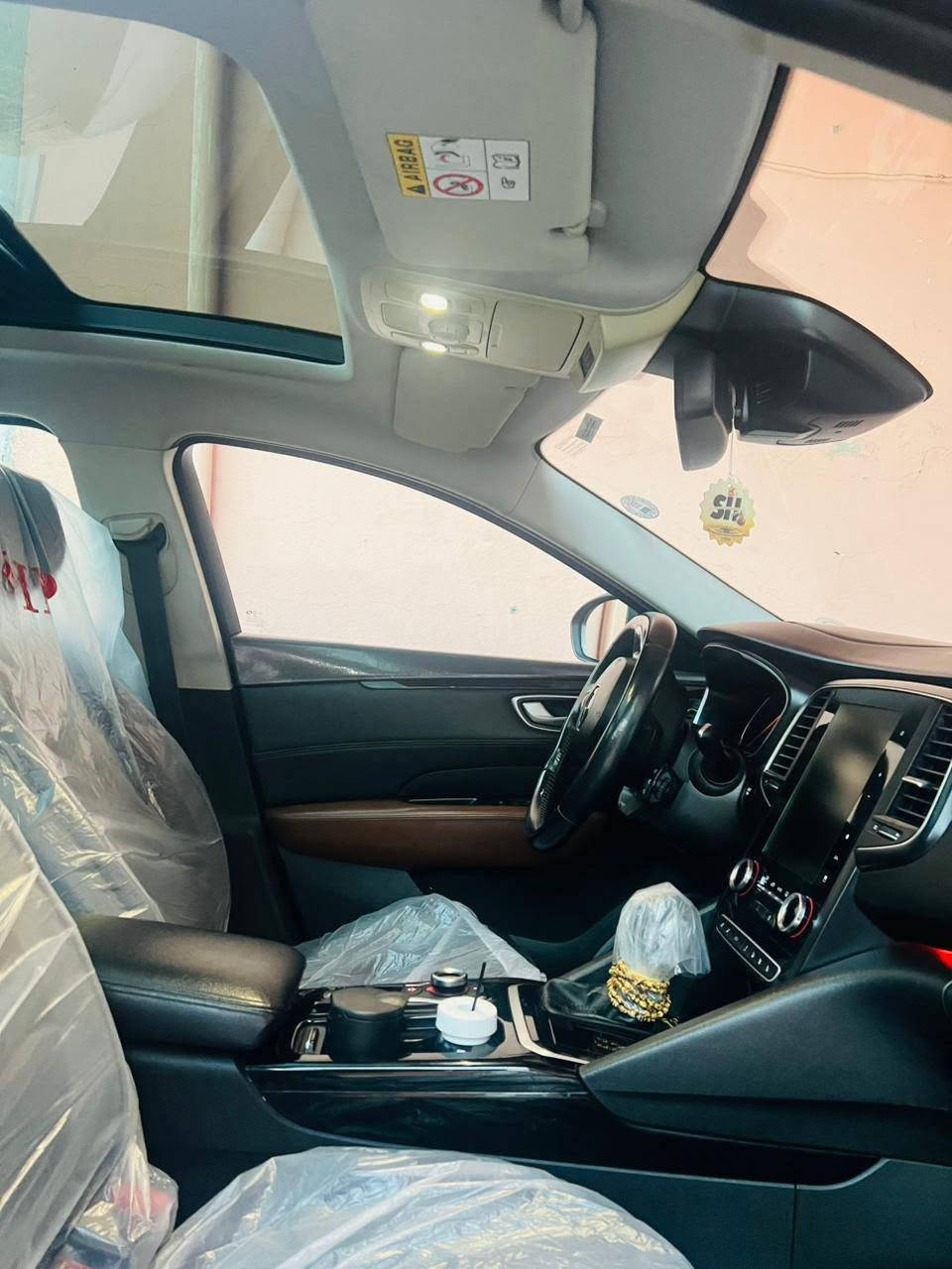 Renault talisman tce 2018
قەپات مواسەفات نمونەیە لە جوانی 
گوشین خەزن ساردو گەرم 
ناو سەیارەکە 5 ڕەنگی لیدی بیلادی 
ئۆتۆ پارک ئۆتۆ ستارت 
شاشەی بیلادی 
پانۆڕاما 
ڕادار 360پلە 
یەک PDR هەیە 
گێڕ و مەکینە بەشەرتی فەحس 
110 مەجالێ کەم 

*********** واتساپ
