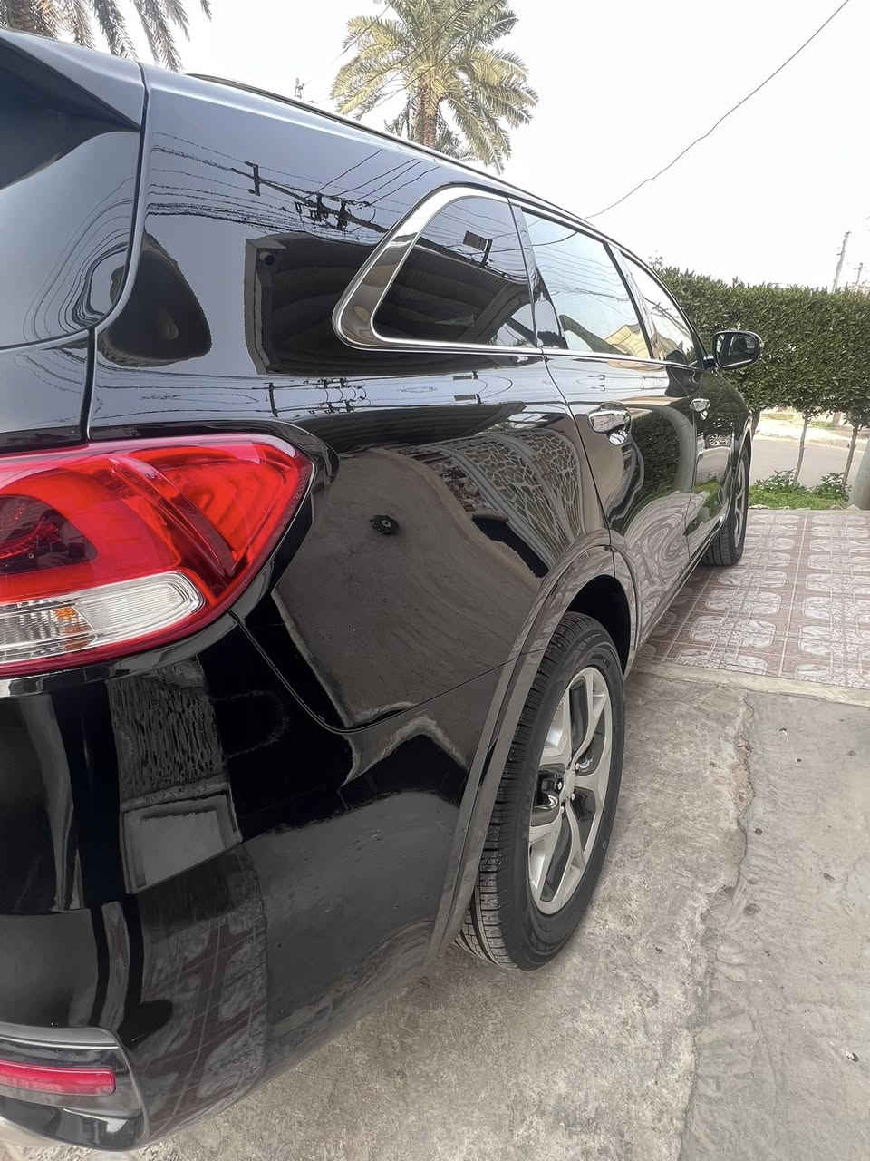 السلام عليكم سورنتوا 2016 sx v6
وارد امريكي 6 سلندر حادث بسيط السياره ليبل واحد عدا الجاملغ السائق امبدل ومصبوغ السياره مكفوله من الشاصي ولغد والمحرك والكير صور الحادث والسونار بالمنشور
مواصفات السياره فول للاخير  ميحتاج احجي بالمواصفات sx بيه بارد بالجاملغ الخلفي السياره جديده جدا سعر  193 ورقه وبيه مجال حق الجيه السياره رقم بغداد باسمي تحويل ثاني يوم مكان السياره حي العدل 
الشراي يتصل ***********
