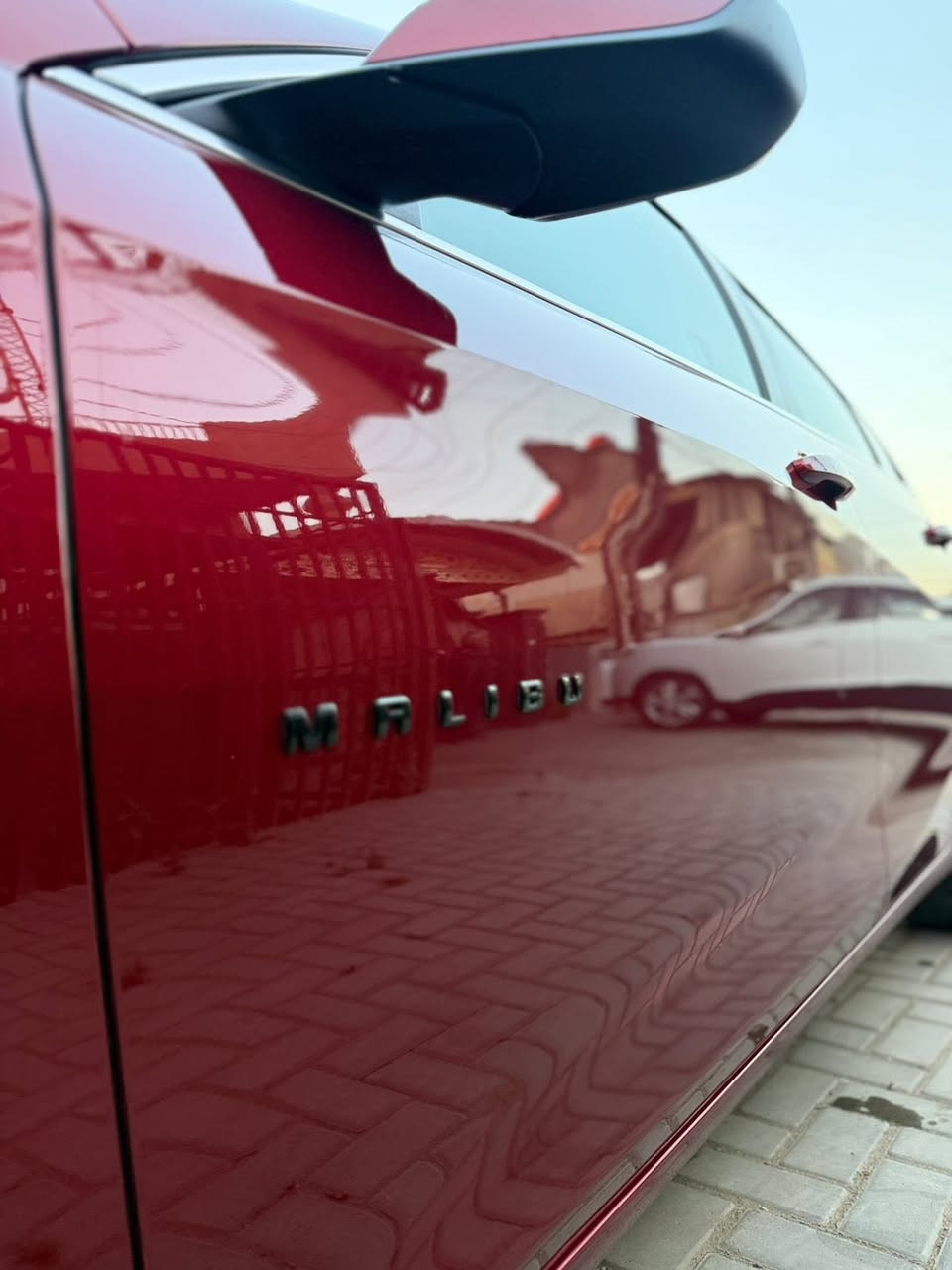 سلام عليكم ماليبو Rsموديل ٢٠٢٤ حادثه مرفق بل صوره  ماشيه ٢١ كير مكينه حداديه خير  من الله تخم تاير جديد باتري جديد سياره عله ايدي وخير ومن الله ترايك وين ميعجبك السعر ١٣٢ وبيه مجال الاستفسار الاتصال عله الرقم *********** مكان السياره سيديه حي العلام
