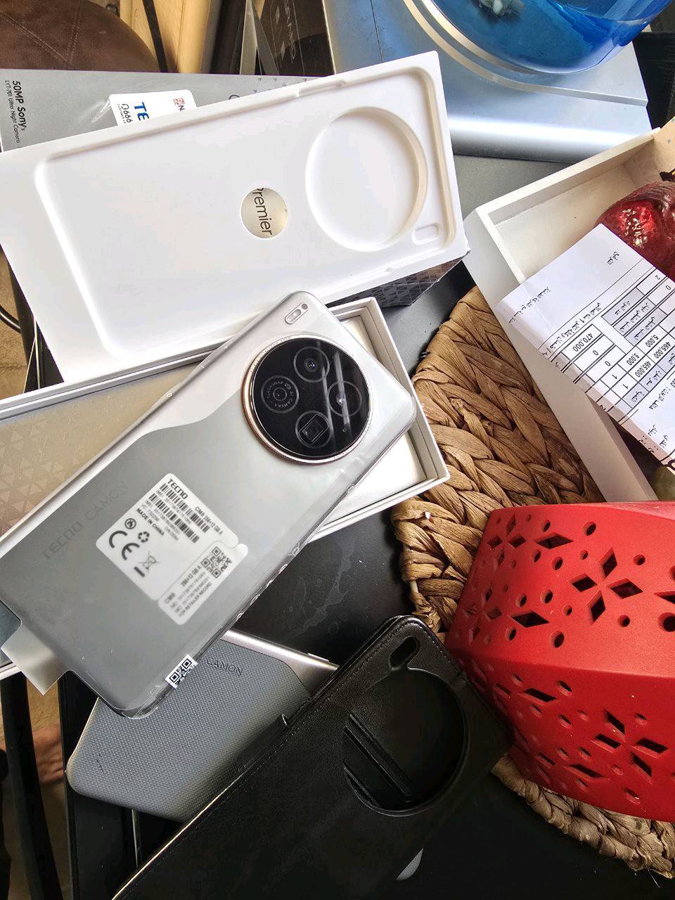 ‏- Tecno Camon 40 Premier 5G للبيع ⚠️
‏​الجهاز بحالة الوكالة، استخدام حشمة جداً وكأنه هسة مفتوح من الكرتونة.
‏​النظافة الجهاز كلش نضيف فقط بي رصعه صغيرونه كلش ماتبين ولا مأثره 
‏​الضمان: ضمان شركة (NAZO) العراقي لمدة 13 شهر (وبعده بل ضمان) .
‏​المميزات: يدعم الذكاء الاصطناعي Tecno AI، شاشة 1.5K AMOLED خرافية، ومقاومة ماء وغبار IP68/IP69.
‏​الملحقات: كرتونة كاملة + الشاحن الأصلي + 2 كفرات فاخرة (واحد جلد أسود ملكي وواحد رصاصي أصلي) مثل ما موضح بالصور.
‏​الأداء: يدعم 120 فريم بالسلاسة الفائقة.
‏​💰 السعر: 365 قفل رجاء  
‏📍 المكان: بغداد - الدورة - حي الجمعية.
‏📞 للتواصل: ***********
‏