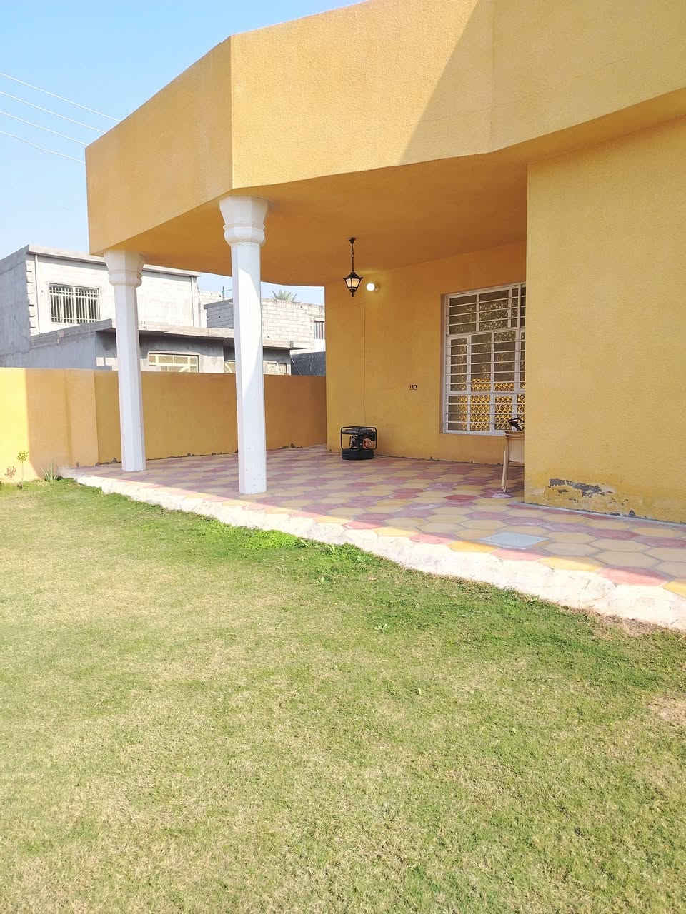 سلام عليكم يوجد بيتين للبيع المساحه 740 متر كل بيت يحتوي على ٣ غرف نوم واستقبال ومطبخ وصحيات طابو زراعي سند ٢٥ العنوان بغداد الراشديه المراسمه الاتصال على الرقم ***********
