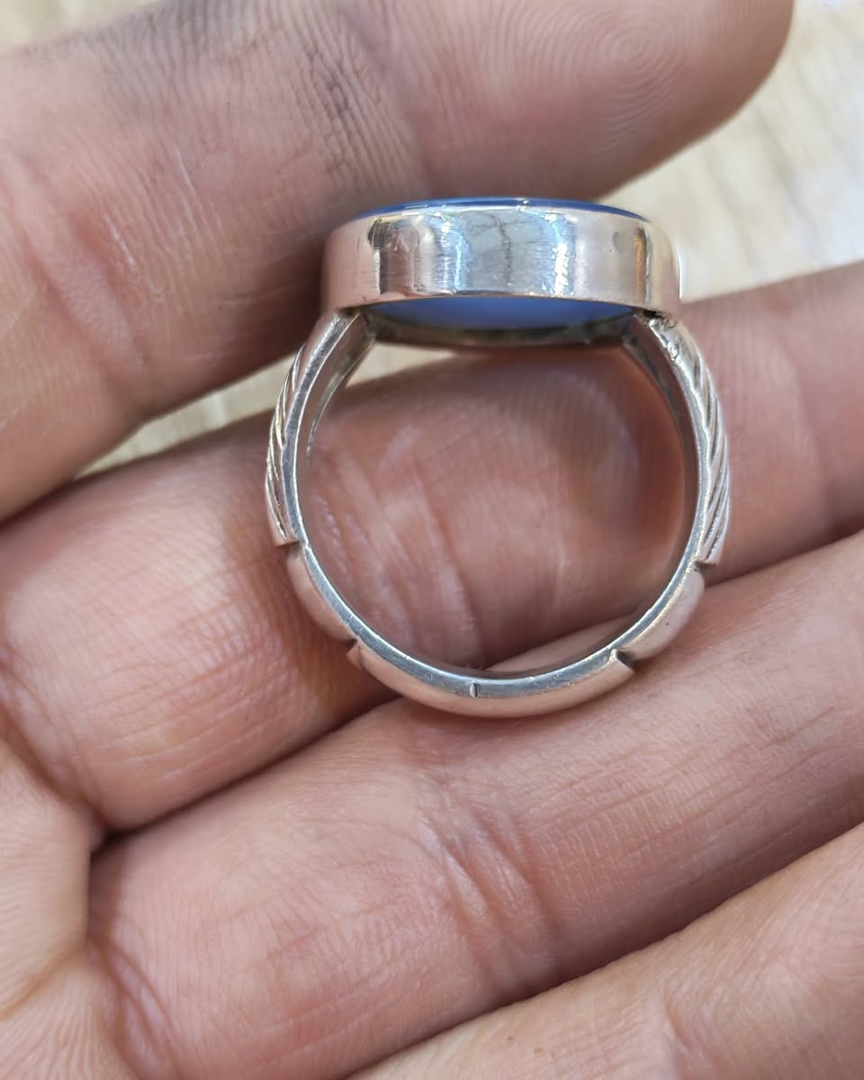 عقيق سمائي (علي مع الحق والحق مع علي) تناضري صياغة يدوية سوار ووزن 23ونص غرام 
*********** بغداد
