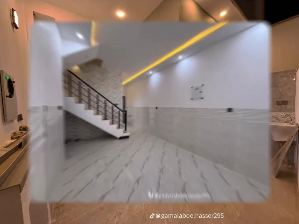 بيت للبيع مساحه 120متر نزال ٢٠ واجه 6 البيت يحتوي طابق ونصف الطابق الاول غرفتين نوم  وصاله واستقبال ومشتملات مشتركه  الطابق الثاني غرفتين نوم 🛌  مع صاله  ومشتملات  وسطح عالي وناصي  مع منضومه تبريد مركزي +منضومةكامرات + منضومة انترنيت   البيت خدمات ماء وكهرب   
 بناء حديث 2025
الموقع غرفة تجاره قريب عالشارع العام 
رقم الهاتف ***********
***********
