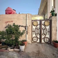 بيت مساحة ١٢٥ متر للبيع المكان حي الجامعة الاولىً قرب المدرسه الصينيه ...