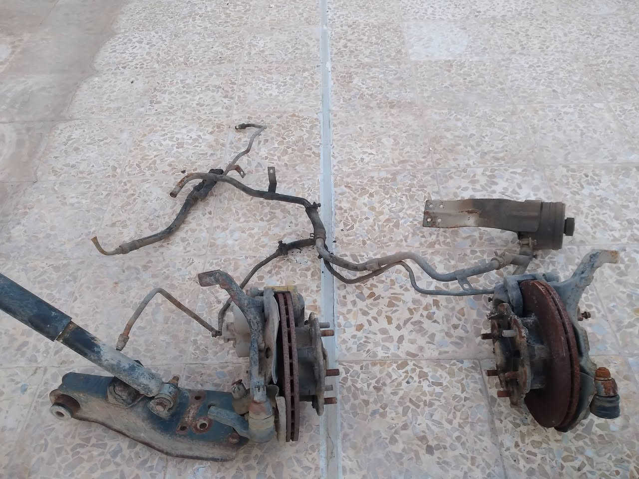 أغراض مازده بومه ٢٠٠٥  للبيع
***********
