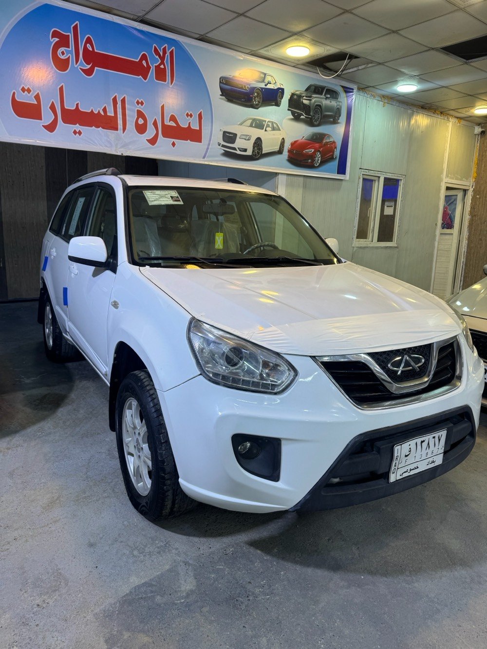 سيارة شيري تيجو للبيع، بلون أبيض نظيف جداً وموديل حديث. السيارة بحالة ممتازة من الداخل والخارج وتحتوي على إطارات جيدة. توجد في بغداد وجاهزة للسفر والعمل مباشرة.