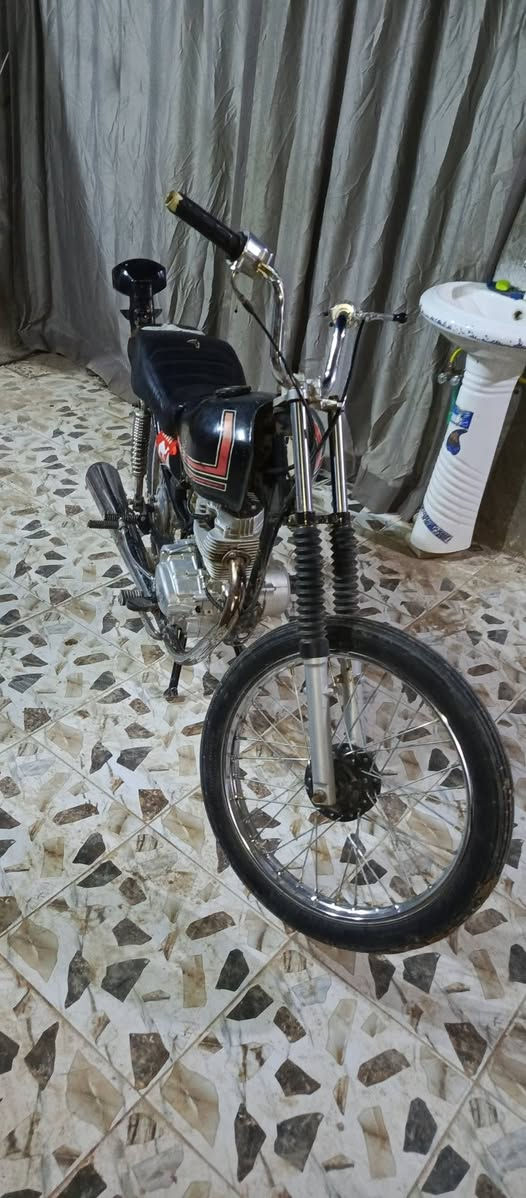 السلام عليكم دراجه اربعه كير نضيفه خير من الله موديل 20كلك مكفوله من الحرام السعر 350مكاني بطويريج ال رشيده الرقم ***********
