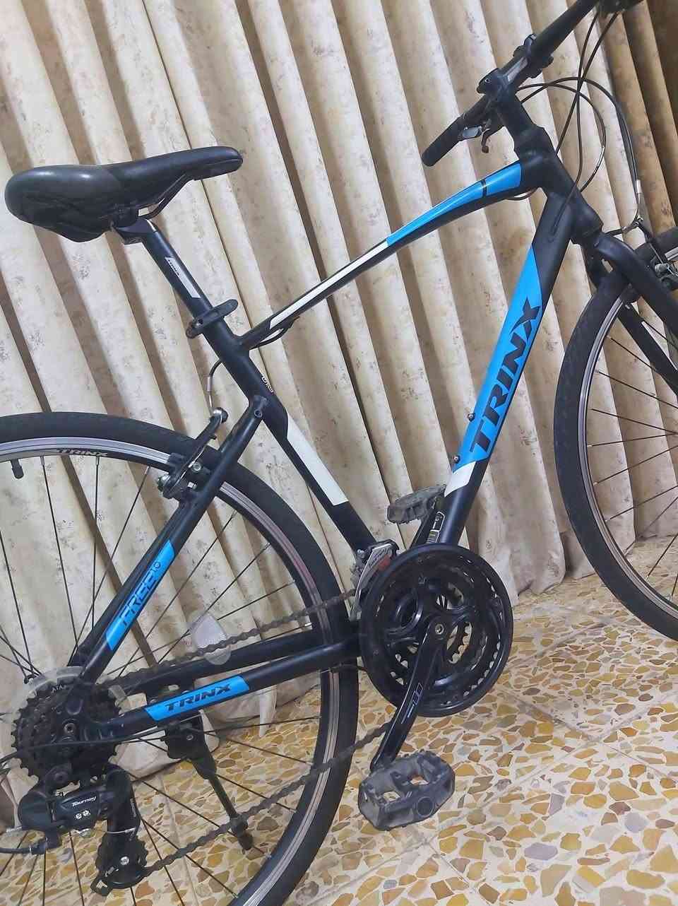 بلااااش 

دراجة نوع 700c ماركة TRINX ايطالي غني عن التعريف لشة مضلعة وايرات دفن نظافة 99/% اخت الجديد 

معدن فول المنيوم 
                        سستم شيمانو كامل 
                                                   كيورة سحب دفع شاشة 

دشالي 3امامي 7خلفي 
                              نظام الويالة كمبليون 
                                                         قياس الفريم 50M 

الدراجة ليبل واحد بدون اي قطعة تبديل جاهزة من كلشي 

السعر 150الف

((العنوان/بغداد/البلديات)) رقم الهاتف ***********2
