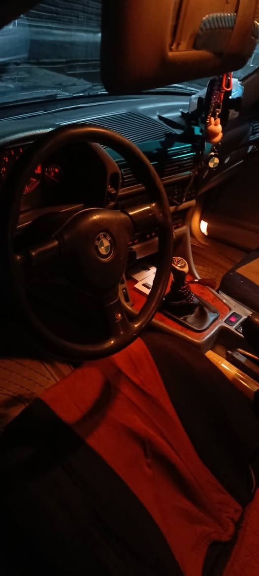 السلام عليكم شباب
بي إم للبيع فقط 
حجم 735 موديل 91 رقم بابل بأسمي 
كير عادي جاترك 
محرك البارحه شاده خير من الله 
تبريد ثلج ❄
فتحه شغاله ٣ طگات 
سنتر لوك 
بيها طخه بجاملغ الوره ومصبوغه عام 
و بارحه ندحجت باب السايق موضحه بصوره اناراتها كلها شغاله داخل وخارج كهربائيات من الدعاميه للدعاميه شغاله مري جانبيه كهرباء شغالات  حداديه أمامي خلفي خير من الله ما بيها طسه ومع العلم بيها ويل ١٨ M بيها 
السعر 45 وبيها مجال للطيبين 
ما متواجد عل فيس مكلف بلنشر 
***********
