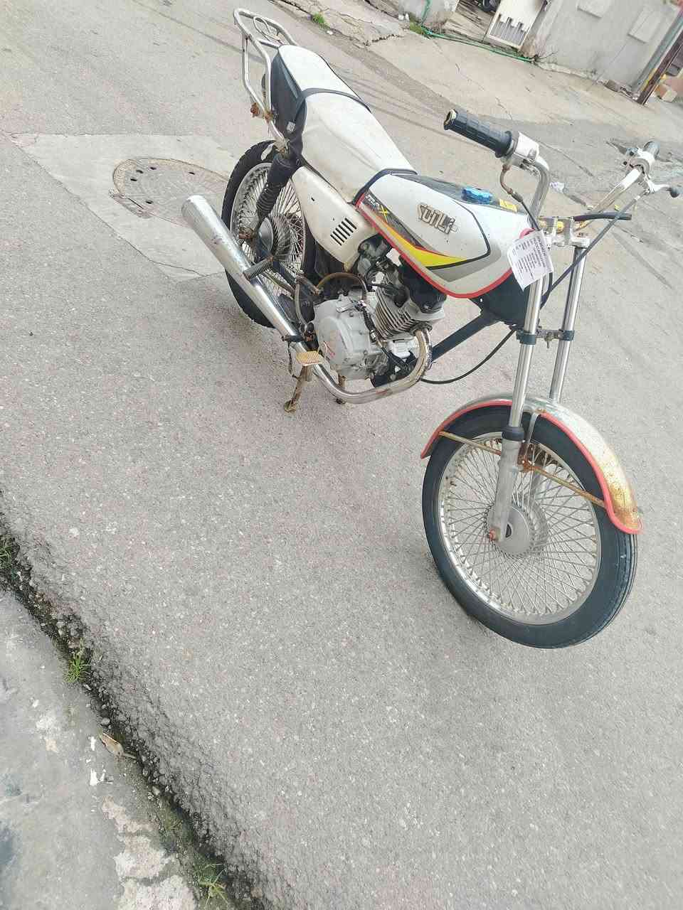 السلام عليكم ماطور تايكر 2017 معمر جديد مكينه خرسه نشاط فول وياله عدله تواير نضاف مكينه فقط بيها كسر يم قبغ كلجات بس شرط ماينضح دهن السعر ٢٥٠ وبي مجال شراي خاص او انتصل ***********))) ***********
