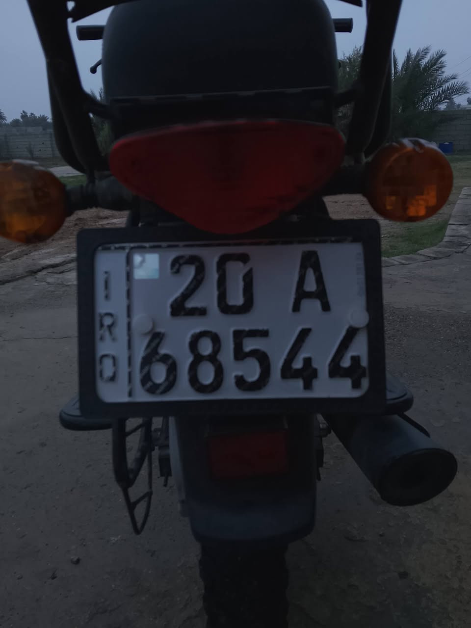 سلام عليكم يوجد لدينا دراجة بوكسر للبيع موديل 2022 على وضع الشركة برغي مامفتوح بيها مرقمة ديالى السعر1700000 وبي مجال غير متواجد على الفيس الاتصال على الرقم ***********
