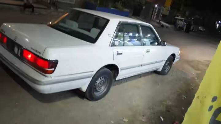 سلام عليكم سيدان للبيع فقط موديل 1990 يسره بلاد السياره كلها بلاديه مكينه وكير بلاد جدد رقم نكليزي بسمي سنويه الغايه 30 بدون صبغ ولا تبديل ولا ضربه كفاله السياره مكاني ناصريه مركز السعر 70 وبيها مجال قليل ***********0
