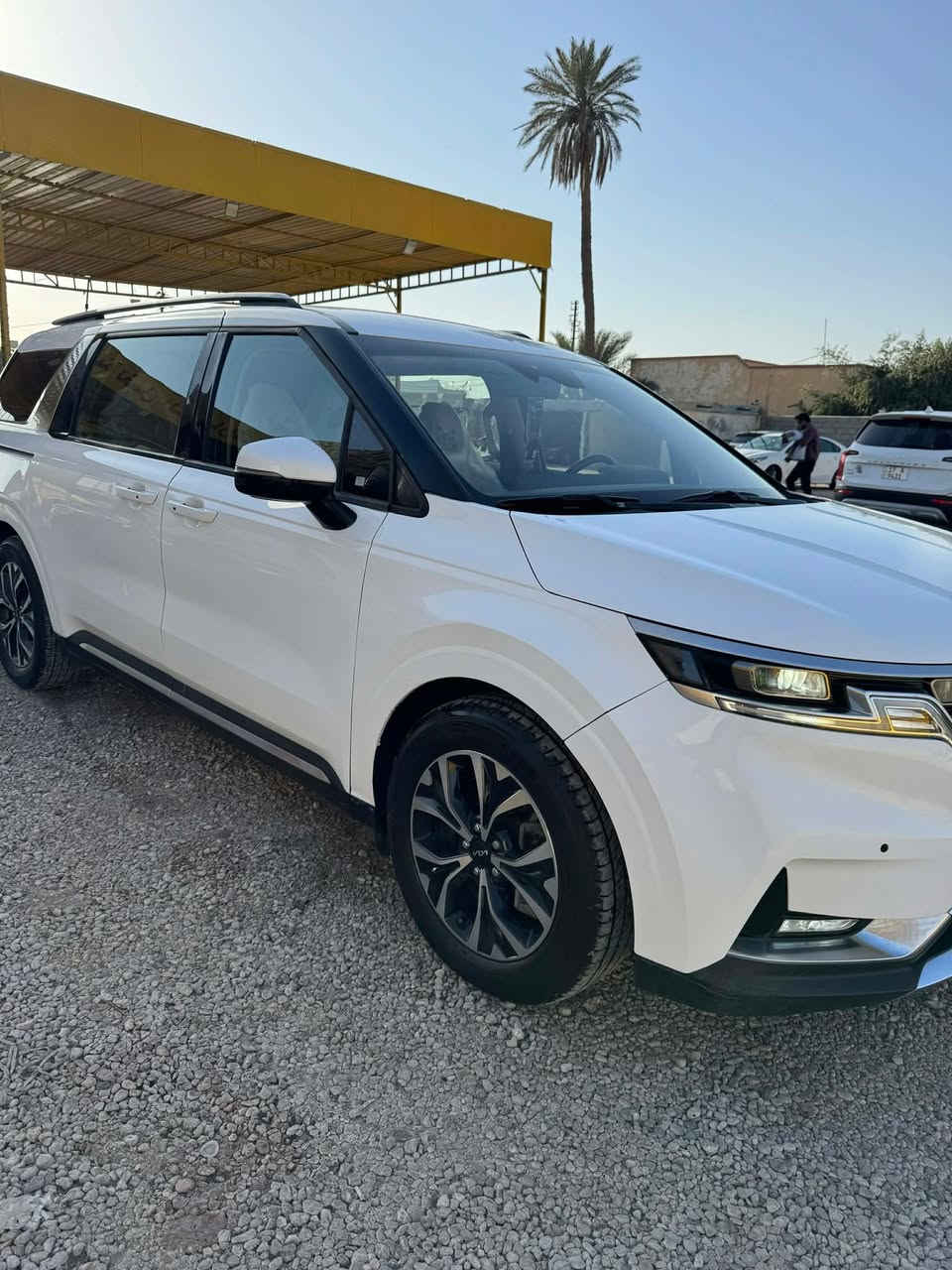 السلام عليكم كرنفال خليجي خط واحد بانزين اصل موديل 23  رقم اجره قادسيه خط كربلاء سماوه البارحه رقمة ممشتقله خط 
مواصفات شاشه كامره حساس بصمه اربع ابواب بصمه ترحيب مري قلاب 7راكب
ترهم مراوس 
استفسار ***********
السعر 230 مكان السماوه
