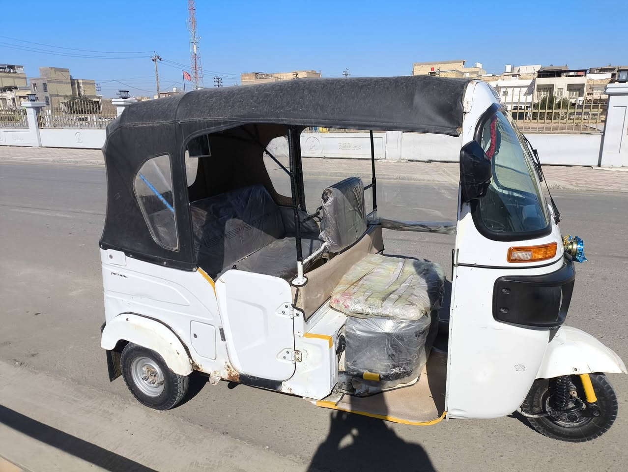 السلام عليكم تكتك للبيع موديل 2021. شهر7 مكينه مجفته 
كشر بيها تكمه موضحه بصوره اوراق وكيلها شاكر السعر 6300 وبيها مجال اتصل ***********
