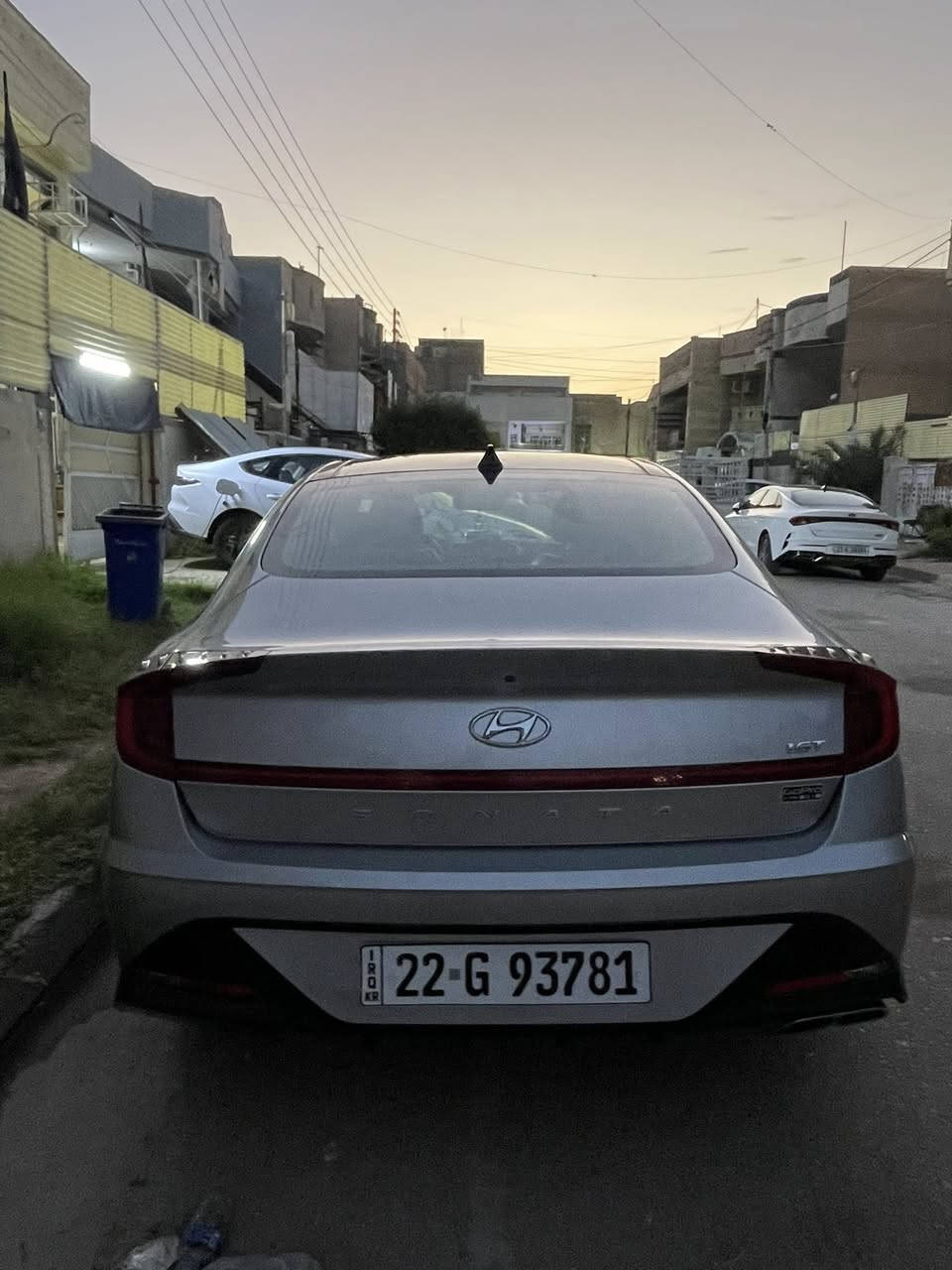 هيونداي سوناتا 2022 (فول مواصفات)
اللون: سلفر (فضي)
 -الممشى: 110,000 كم
 -اللوحة: رقم اربيل (بإسمي - تحويل مباشر)
 -المحرك: 1.6 لتر تيربو
المواصفات:
- فتحة سقف بانوراما
- نظام الترحيب (إضاءة مقابض الأبواب الخارجية عند الاقتراب من السيارة)
- نظام قيادة آلية وتحديد مسار
 كروز كنترول ذكي (مثبت سرعة راداري)
- رادار أمامي وخلفي مع خاصية التوقف الذاتي
- رادار النقطة العمياء على المرايا الجانبية
- كشنات جلد كهربائية مع ميزة التدفئة
 ستيرن رياضي خياط جلد مع شفتات شفرات خلف المقود
- شاشة لمس كبيرة تدعم كار بلاي وأندرويد أوتو
- عداد ديجيتال بالكامل
- نظام صوتي فاخر BOSE
- شحن لاسلكي للموبايل
- كاميرا خلفية عالية الدقة
- كير تاتش (أزرار)
- نظام أوتو هولد وسايد بريك دكمة
- بصمة تشغيل وأبواب مع خاصية التشغيل عن بعد
- تبريد قطعتين مستقل (ثنائي المناطق)
- حساس مراقبة ضغط الإطارات
- نظام التحذير في حال وجود أغراض بالمقاعد الخلفية
- مرآة رؤية خلفية ذاتية التعتيم
- وضعيات قيادة متعددة Drive Mode

السعر: 167 ورقة
📱 للتواصل والاستفسار:
📞 ***********
