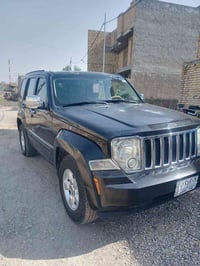 سياره جيب لبرتي للبيع او مراوس لان محتاج فرق موديل 12ماشيه 128 الف صبغ...