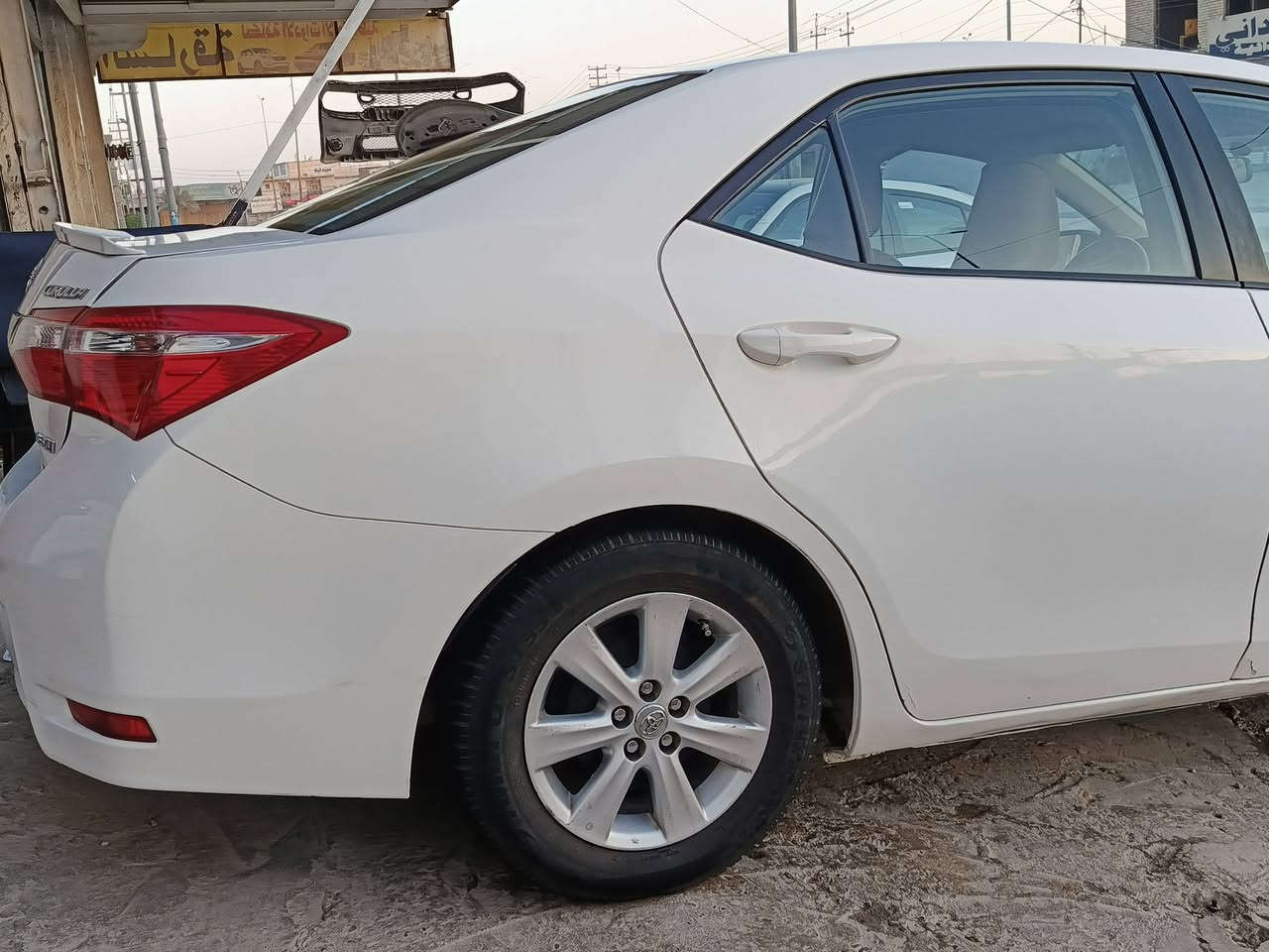 سلام عليكم للبيع كورله موديل 15خليجي رقم اربيل سنويه وهزه جديد تريد وكاله أو تحويل محرك 1800جديد بدون فتح سياره بيه قطعتين بابين بدون دواخل فقط صبغ مكان سياره نجف بيع فقط سعر 135....***********
