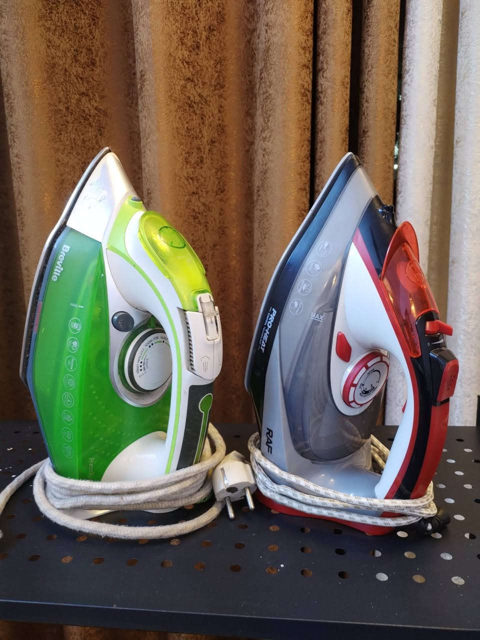 مكلفه بالنشر اغراض للبيع المكان السريدات قرب سيطرة الشعب القديمه الاتصال بالرقم ***********
