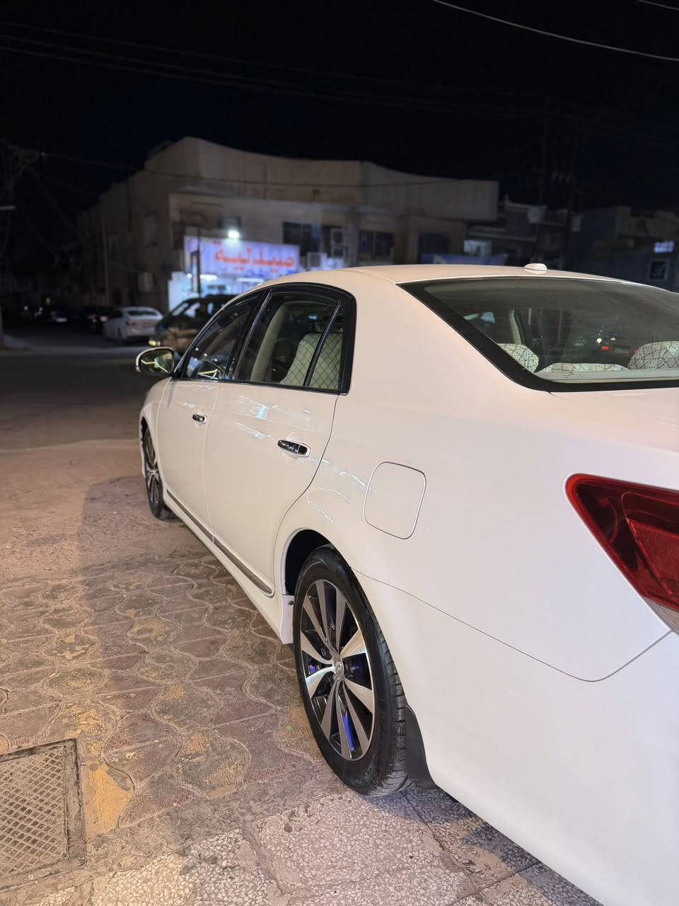 تويوتا أفالون 2012 ليمتد خليجي — 
ماشيه  فقط 144  ألف كم حقيقي بشرط
رقم بغداد الجديد 
فل مواصفات ليمتد — داخلية كريمي 1/1 خليجي
(بصمة، سقف سلايد، كاميرا،
كراسي تبريد وتسخين، كراسي ذاكرة، ستائر،
حساسات أمامي وخلفي، تحديد سرعة،
كراسي جلد وكهرباء، مواصفات كثيرة جداً…)

بدون صبغ، بدون تبديل،  — نظيفة جداً استخدام شخصي
الكير مكفول و بيها مكينه جديده 
لا يوجد صوت ولا دخان ولابخار 
4 تايرات وكالة تويوتا أصلية تحتها
لا يوجد أي خلل
السعر :25الف يعني شدتين و 25 ورقه 
رقم صاحب السيارة:
موبايل ***********
الموقع: بغداد الزعفرانيه
