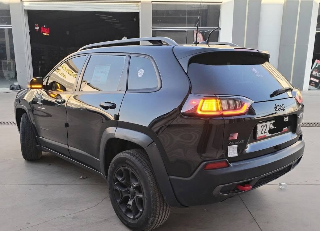 بلاش بلاش بلاش البيع مستعجل باسمنا جيب شيروكي موديل 2019 شكل الرياضي الداخل والخارج فقط بها البوند صبغ بدون ضرر
رقم اربيل تحويل مباشر 
فول مواصفات Limited
حجم المحرك : 6 سلندر جارجر ما مفتوح 3000 ونص قطاره مال بنزين والله 
#السعر : 109 ورقة 
المواصفات : 
بصمة تشغيل وابواب  - شاشة وكامرة خلفية  - حساس خلفي - تبريد قطعتين - لايت LED وزنون - بك لايت LED  - مقاعد اماميه كهرباء  -  كشنات جلد - تدفئة كشنات - كشنات ذاكرة - -رادار جانبي  - سايد بريك كهرباء - جنطة كهرباء - اشاير بالمري 
الموقع / الموصل حي الزهور
للاستفسار ***********
*********** واتساب موجود
