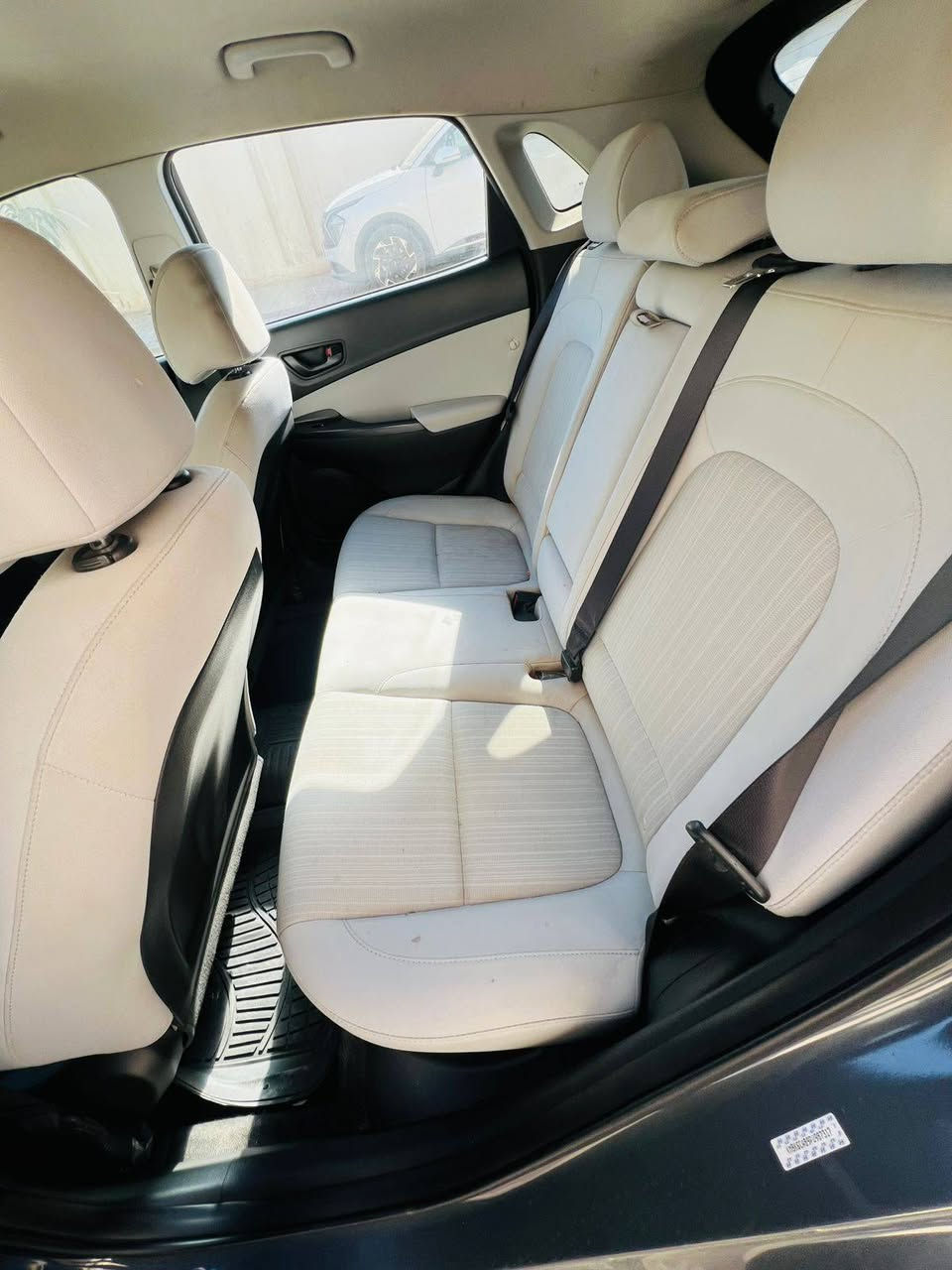 كونا 2023 كلين بدون صبغ بدون بارد
رقم اربيل بسمي 
المواصفات.
بصمه تشغيل وابواب 
تشغيل عن بعد
داخل ابيض
3 انظمة قيادة 
توقف ذاتي 
شاشه كبيره 
كامره دواره
رادارات
حساس خلفي
وباقي المواصفات  المعروفه
ماشية 58 الف

محرك 2000 دوش 
كير أوتو 
مكان سياره بغداد شارع سفارات قرب جسر عامريه 
تلفون ***********
