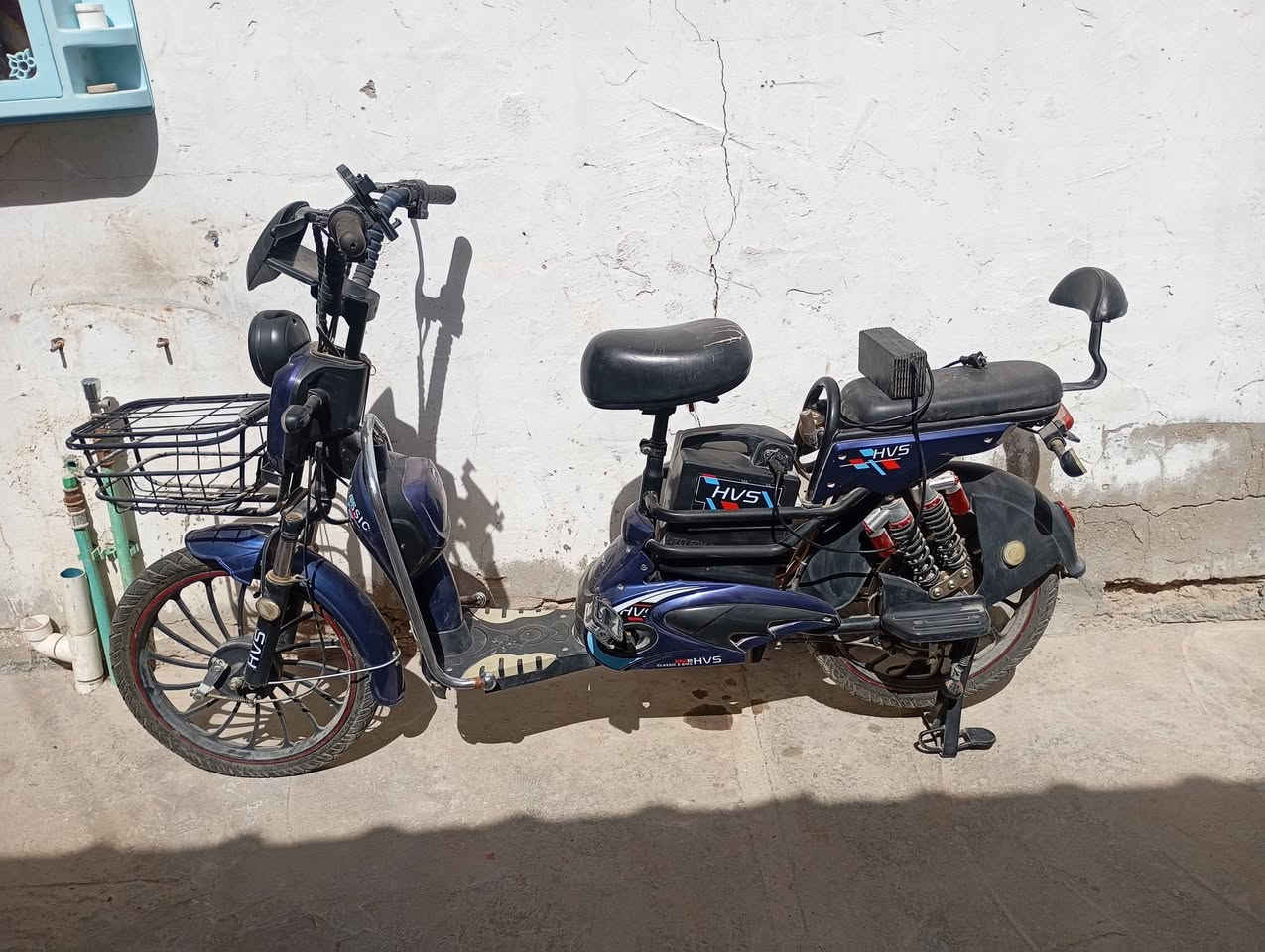 السلام عليكم دراجه شحن للبيع احطها عالشحن تشتغل اوخرها تطفى اللي يريد يدخل خاص  وهذا الرقم ***********
