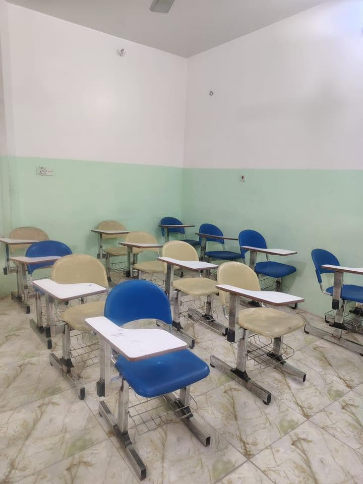 رحلات +ستولات+سبورات

للبيع للاتصال***********
