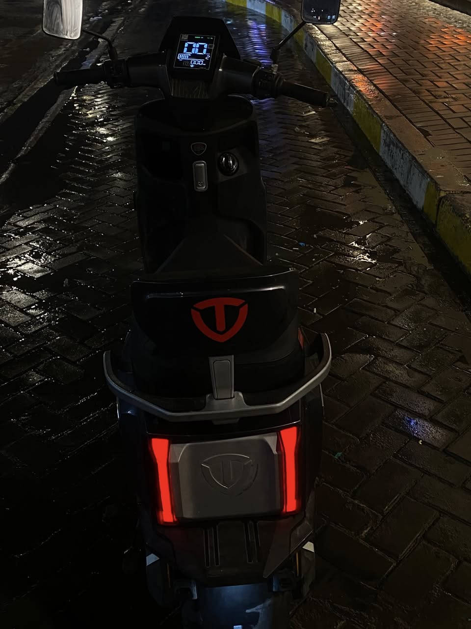 السلام عليكم دراجه شحن نوع تايلج  ملف ١٢٠٠  ٦ بطاريات مسطر سرعه الدراجه ٦٩ ماشيه ٢٠٠كيلو وكسور ماخذها  مدل ٢٥ ماخذها ب شهر ال١٢ نهايه ال ٢٠٢٥  اني ماخذها ب  مليون و٦٠٠ قسط ابيع لان محتاج فلوسها ٨٥٠ وبيها مجال  وطب واسال على اسعارهن بالسوك واتاكد ودراجه خير من الله  واني ماخذها بس اروح بيها لشغل وارجع يعني يوميه امشي بيها ٦ كم ب٦ كم واتساب 

***********
