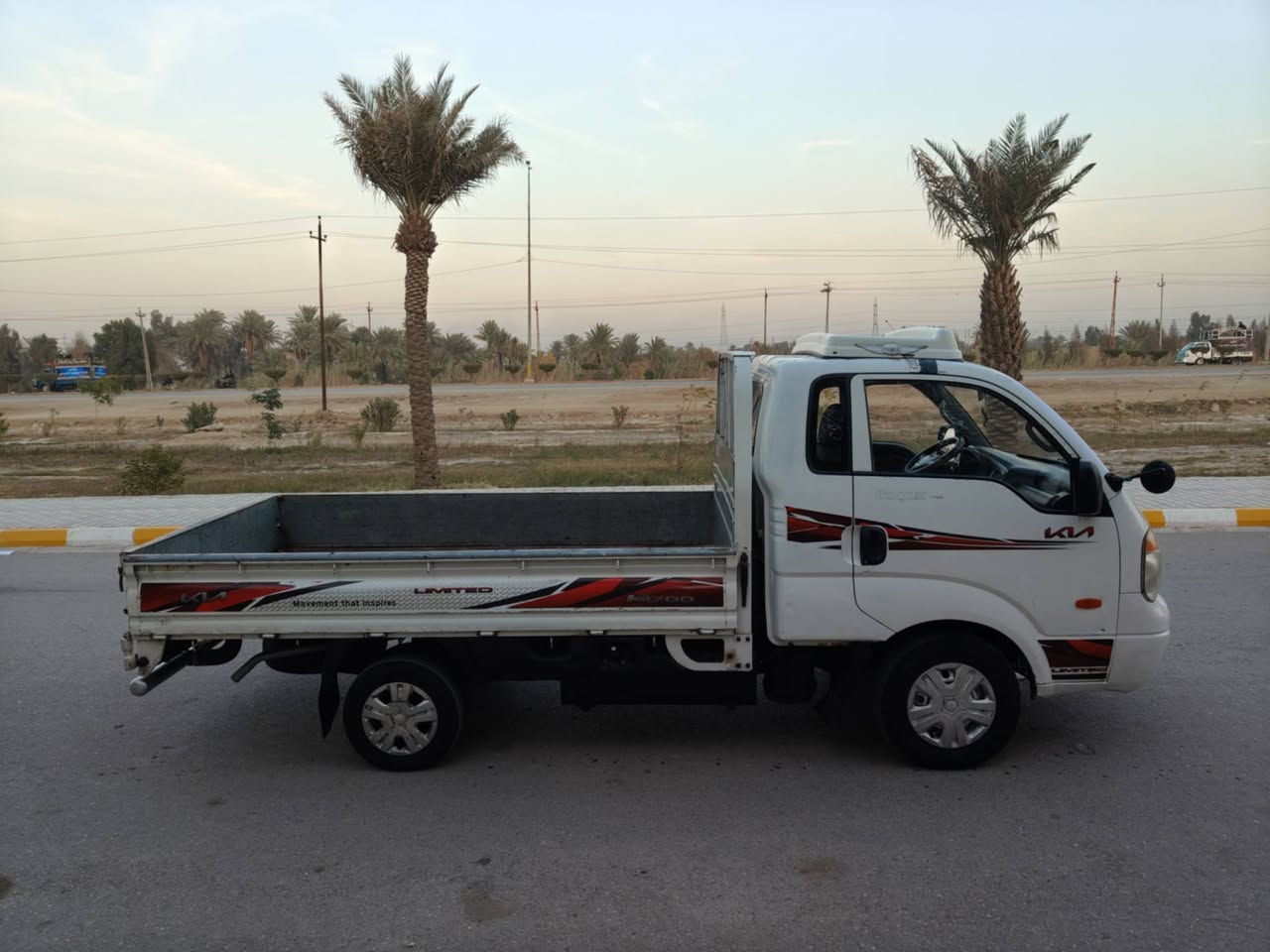 السلام عليكم كيه موديل 2008    رقم بابل مشروع وطني تحويل ثاني يوم مكينه 3 الاف ستاركس سياره مكفوله مكينه وكير وحداديه تخم تاير مكفوله من الضربه شاصي مكفول ورقم شاصي واضح دواخل جديده كهربائيات كلهه شغال السياره احله من الصور استخدام شخصي السعر 75 المكان واسط الرقم ***********
