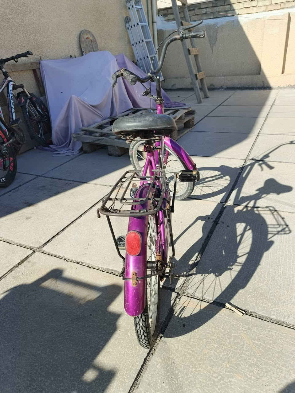 بايسكل بناتي للبيع كامل مكمل ما بي اي شي كله مضبوط تجي وتفصح بعينك حجم 20 تايرات اصليه مكينه وحده بس بريك خلفي دسك امامي ماسحات البايسكل نضيف لاخر حبه ياباني كله مختم مناقصه شي الكشن بي دبلات يعني يشيل وزن لل100 كيلو السعر 65 مكاني بغداد الأعظمية رقمي ***********
