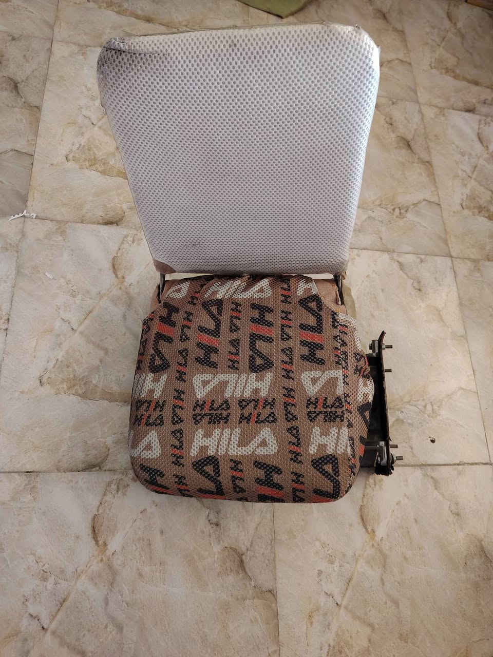 كشن قلاب جديد يرهم عل جنبي هايسه شيري للبيع سعر120 وبي مجال مكان بغداد ادوره ***********
