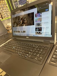 Dell latitude 5580 Core 7 Gen =7 HQ Ram 8 Hard=256 ssd كارت شاشه خارجي...