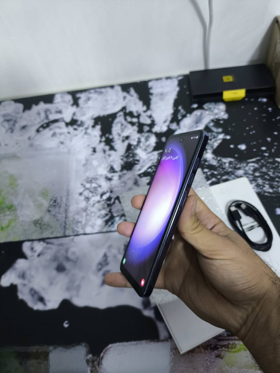مبايل امزون 
 كلكسي s24  طبق الاصل عن الاصلي
دبل خط 
ب85 الف اول تم وبالعافية عليكم
توصيل جميع المحافضات 10 الاف 
رقمي واتساب ***********

