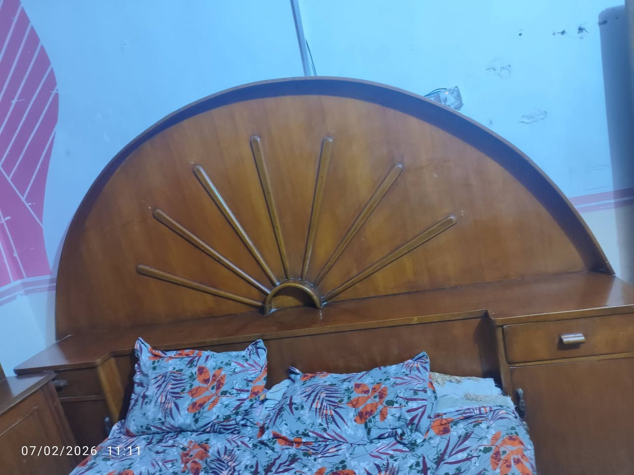 سلام عليكم غرفة اخشاب تسكام نظيفه عراقيه مستخدمه قليل وسعر مناسب تواصل خاص او اتصال   ***********
