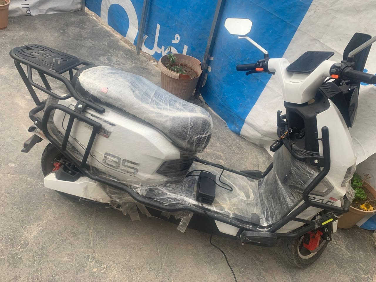 سلام عليكم دراجه شحن البيع موديل 2026بطاريات 6اليثيو بعده زيرو  ماشيه 65 تمشيك 85 كيلو سرعته 85صندوك شاحنه الون ابيض مكان بغداد السيديه. السعر  مليون وميه      رقمي   ***********
