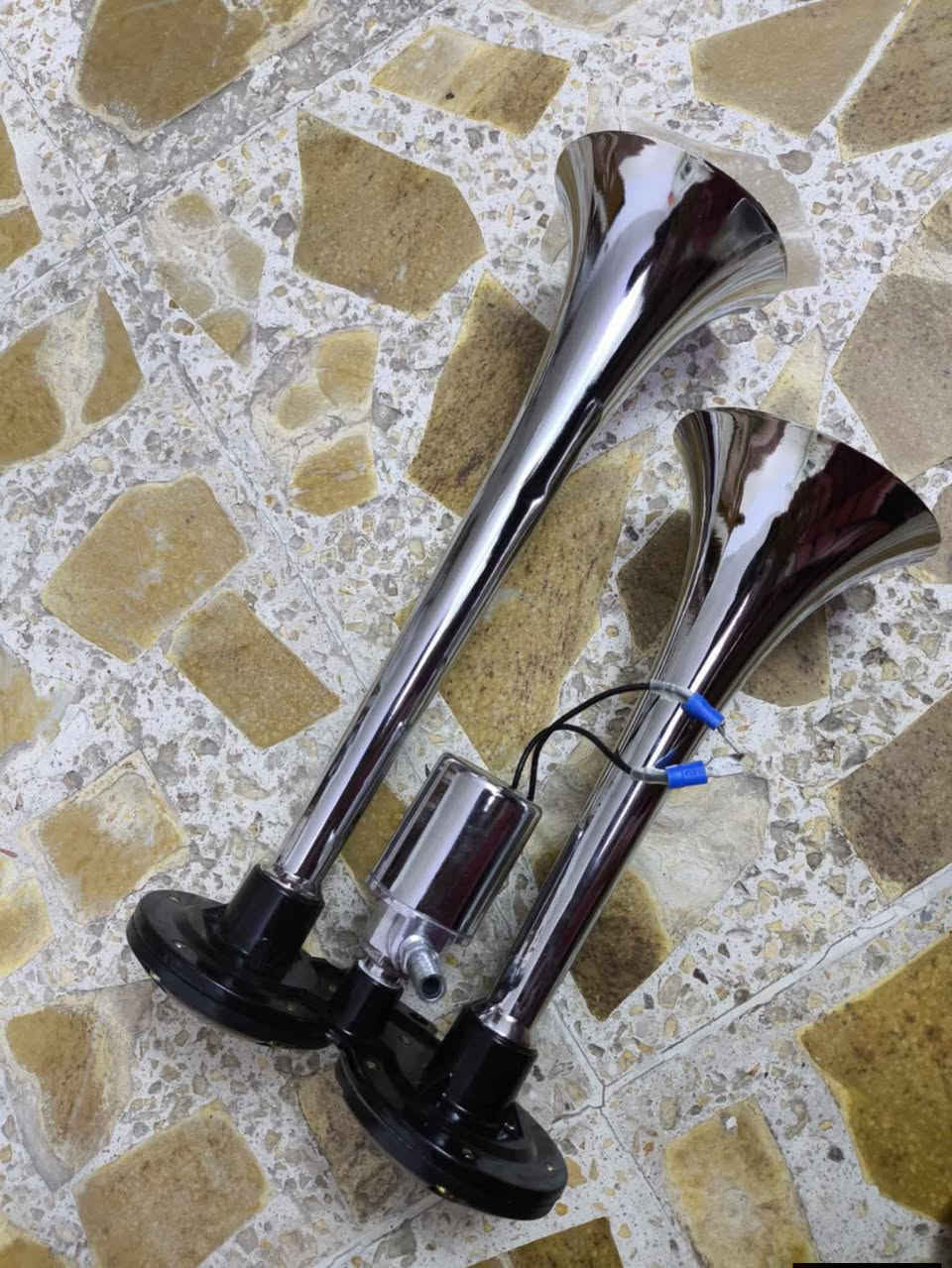 منشور للفائده 
شعندك هورن سياره نزله بالتعليقات 
يتوفر عندي قطعه 24/12
ماعندك شي ارفع المنشور 
يالله


**إذا كنت صاحب هذا الإعلان وتريد حذفه لأي سبب، رجاءا أرسل رسالة إلى الدعم الفني**