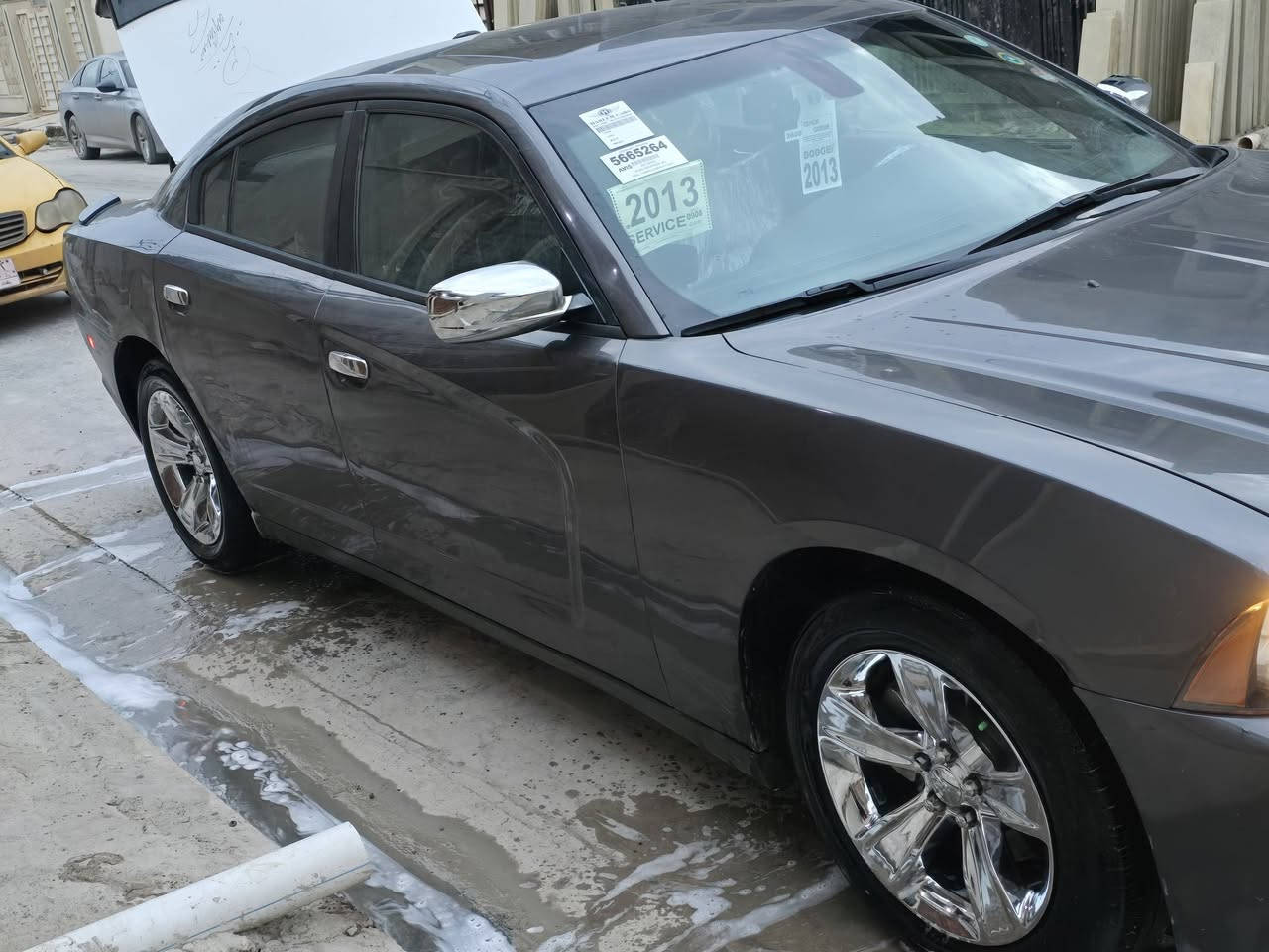 جارجر للبيع 2013
كير طياره 
شاشه كبيره 
فتحه بالسقف 
عداد 260km
ماشيه 185mi
 داخل احمر 
كير مكينه شرط
بيها الجاملغ عكس السايق مصبوغ 
وبيها بالداير الي بالجاملغ خلف الصدر طخه وما امعدله بعد 
السياره بسمي هزه جديده وتحويل بنفس اليوم 
مكان السياره بالموصل 
***********
***********
السعر 170 وبيها مجال حك الجيه
