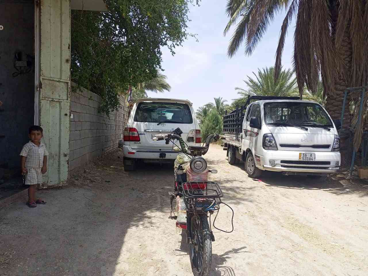 دراجه للبيع نضيفه بس جوزه ماهيه السعر 400بيهه مجال ***********
