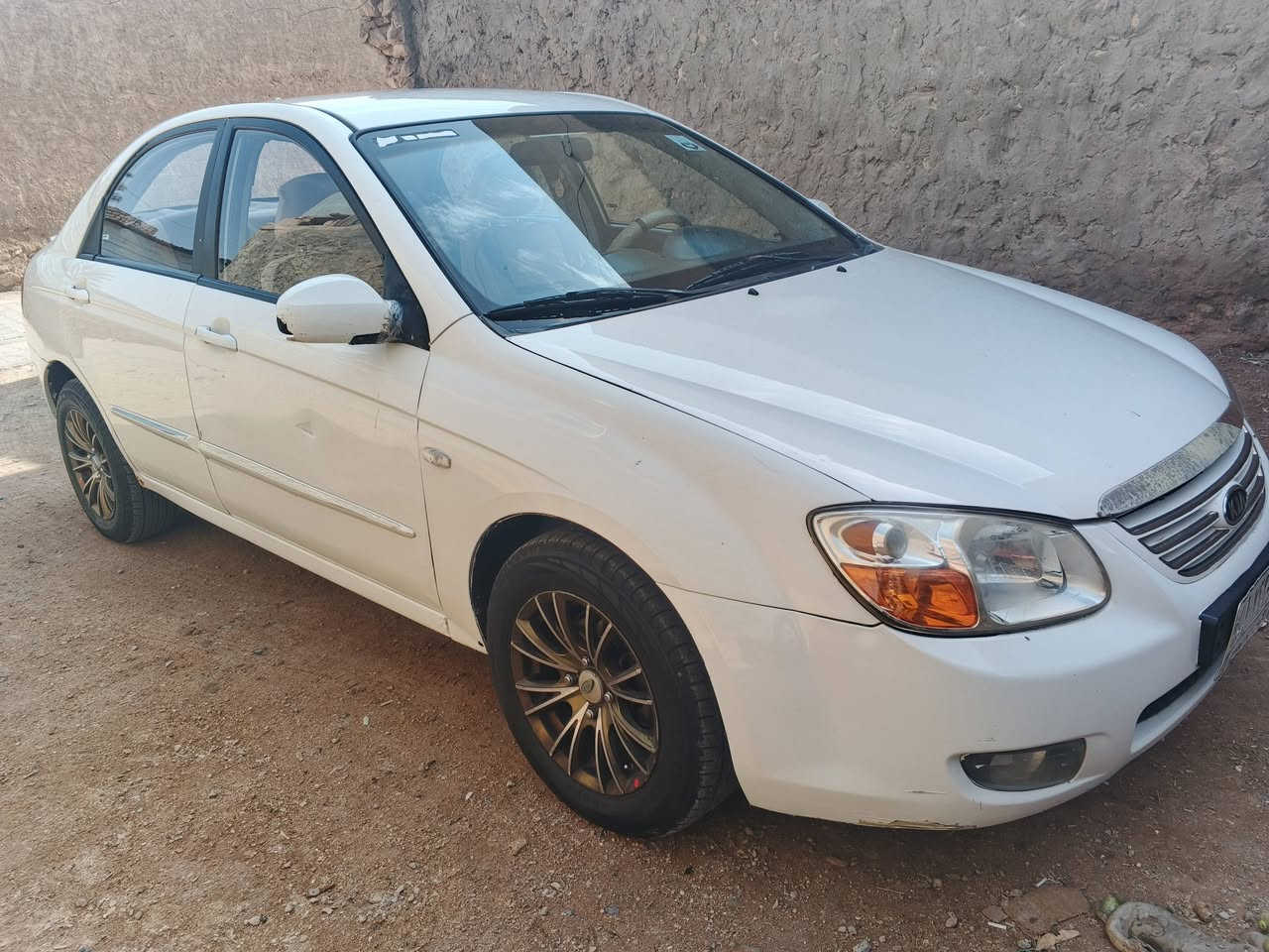 سيراتو خليجي محرك جديد 1600 بيه صبغ بالباب وجاملغ الخلفي تخم تاير جديد صدر دبلات جديد تبريد سياره جاهزة من كل نواحي سعر 81 وبيه مجال المكان هيت كبيسه رقمي ***********
