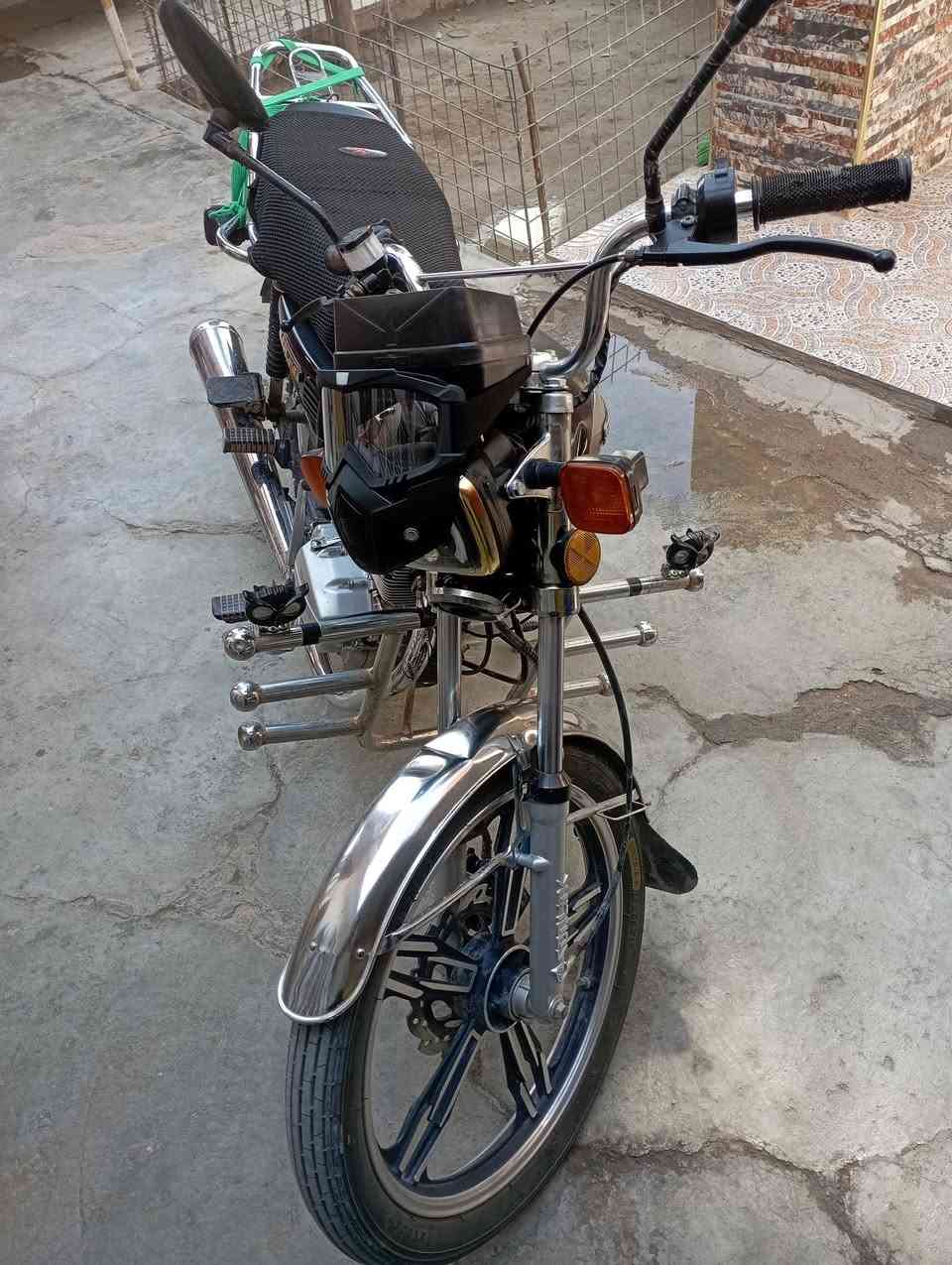 السلام عليكم موطور 2021 للبيع السعر 600 وبي مجال بسيط مكاني الحبانيه
***********
