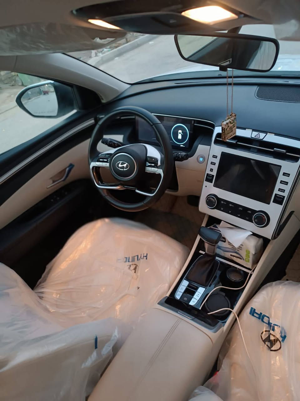 سلام عليكم توسان موديل 2024خليجي مكفوله كفاله عامه الف ماتصرف عليه جاهزه من كلشي داخل ابيض فول مواصفات ماعدا البانوراما السياره جديده  بعدها زيرو مال شركه ام ضمان ماشيه 10الف  رقم بغداد تحويل ثاني يوم
السعر 228وبيها مجال كلش قليل *********** مكاني ميسان
