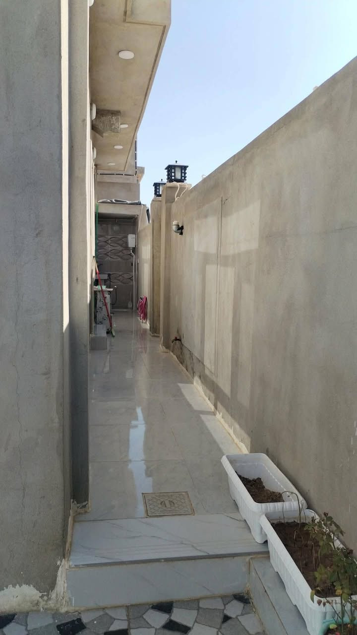 دار للبيع الكندي قرب جامع شاهين رجبو 
بل مسيجه 150م ركن وصل جميعه

طابق واحد
 غرفةنوم+استقبال+هولداخلي+مطبخ+ صيحات
بناء حديث السعر  90 مليون
للاستفسار اكثر مراجعة 
مكتب بر السلامة للعقار 
مدخل الكندي الثانيه الاتصال 
(***********)
نستقبل جميع عروض البيع و الشراء
