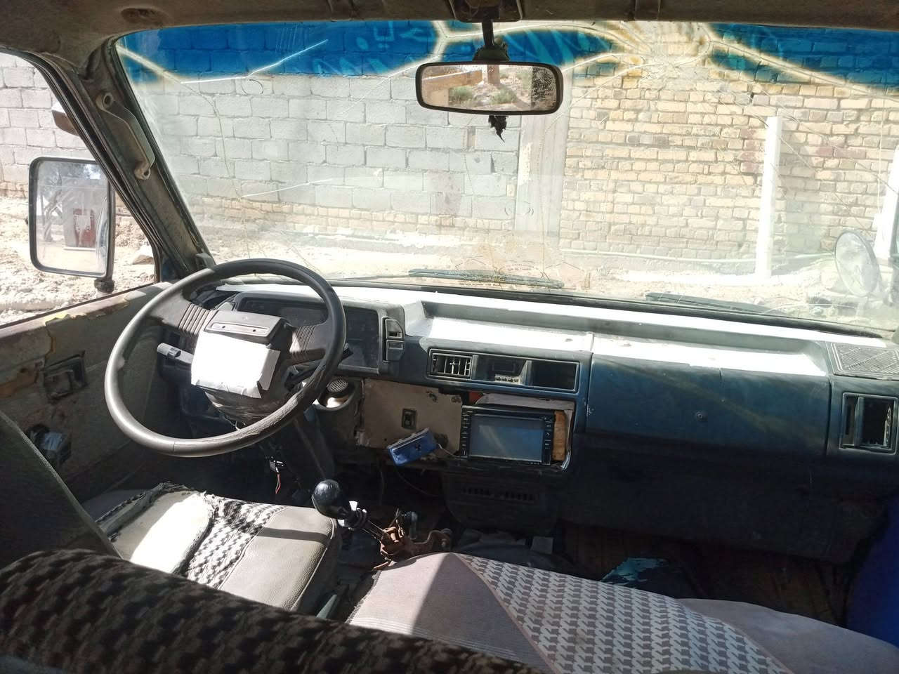 سلام عليكم 
كيا بستا للبيع رقم بصره راعيها بالبصره وبيها وكاله بسوق الشيوخ  
مكينه وكير شرط لاتنقص ولاتبخر خير من الله   نقصها بور   
مكاني ناصريه سوق الشيوخ 
السعر 17 وبيها مجال 
رقم *********** واتساب
*********** اتصال
