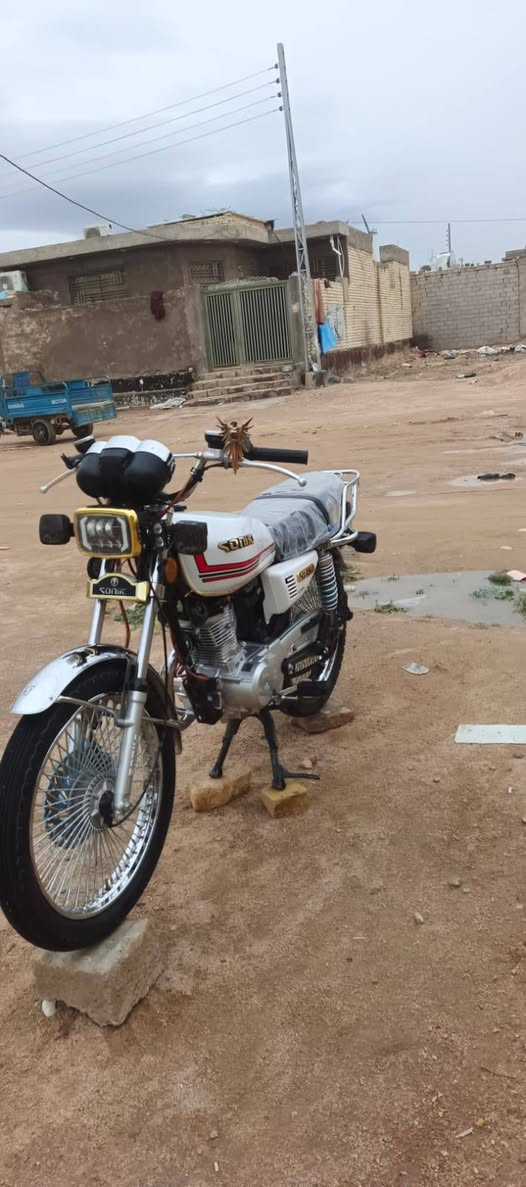 سلام عليكم
اربعة كير للبيع 
مكينة /ما مفتوحة
كهربايات/شغالة 
السعر /750 وبيهة مجال
***********
