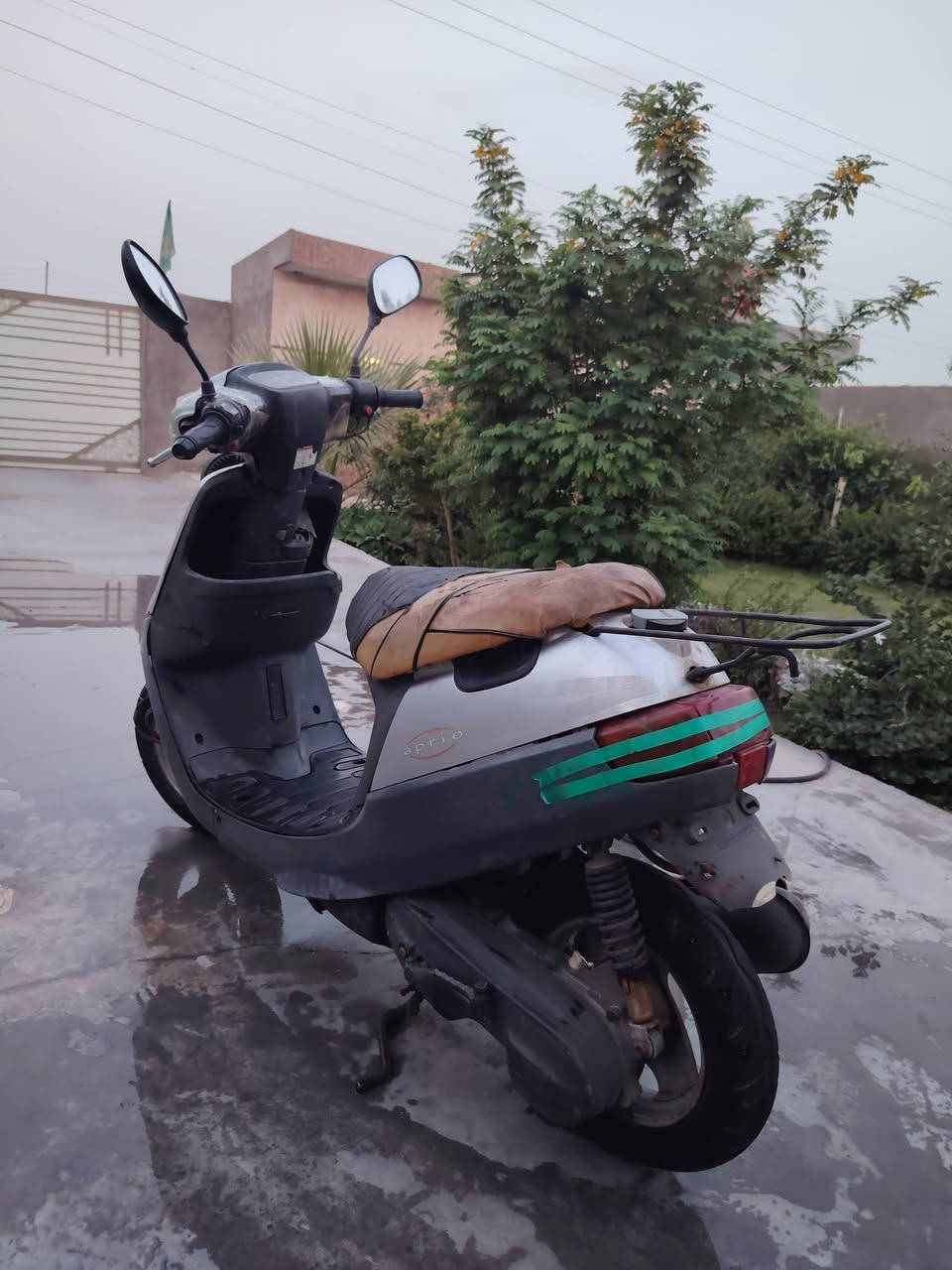دراجه بطه للبيع السعر ١٥٠ وبيهه مجال بصيط دراجه شغاله كابريتر جديده باتري جديد تشتغل نكره سلف دراجه تفحصهه وتاخذهه يرادلهه ترتيب بصيط كلش العنوان بغداد
 تقاطع النهروان ***********
